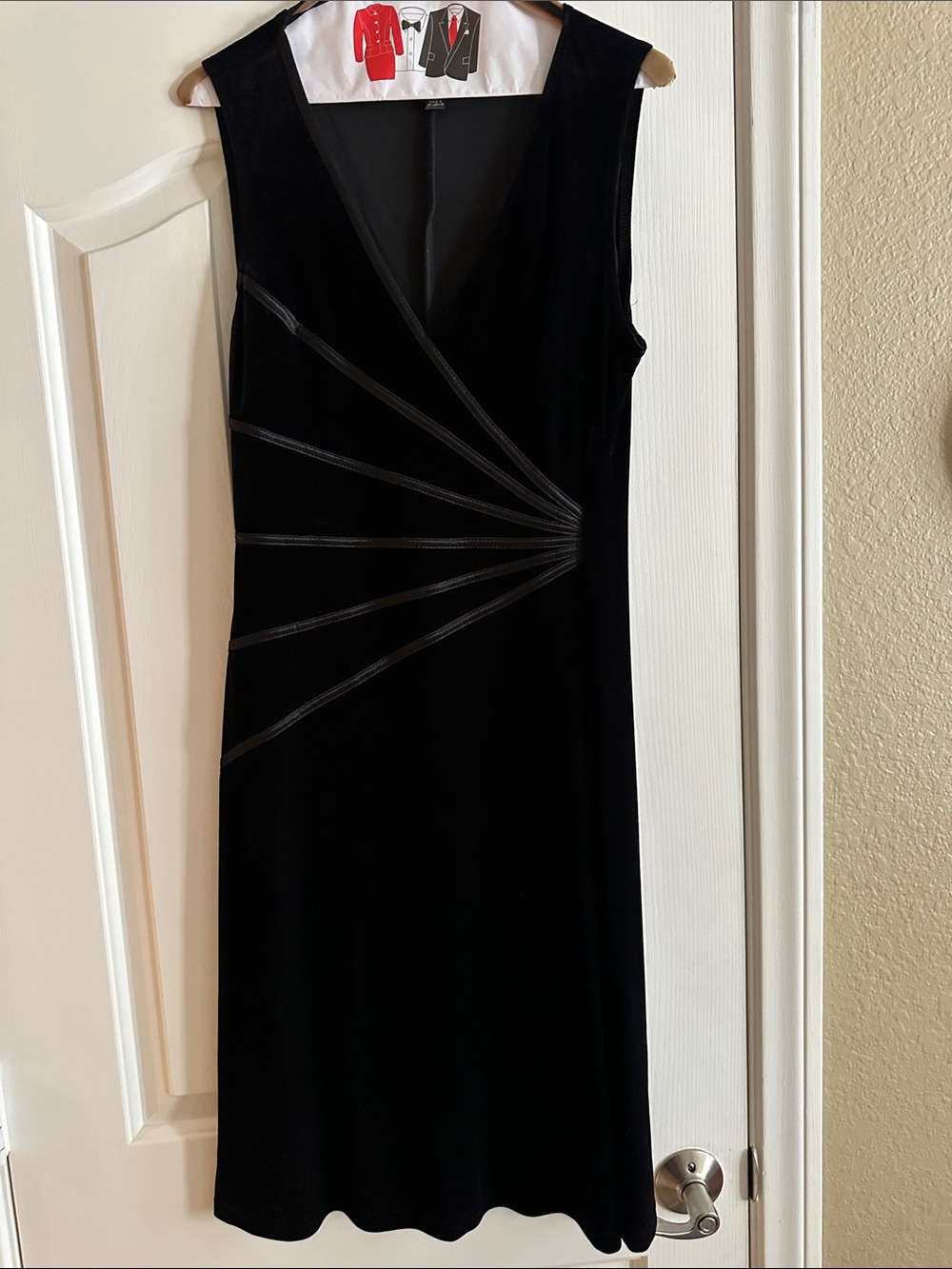 Black V-Neck Sleeveless thin velvet Evening Dress